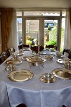 Voor een feestelijk gedekte december tafel, Antiek en Kunst, Ophalen