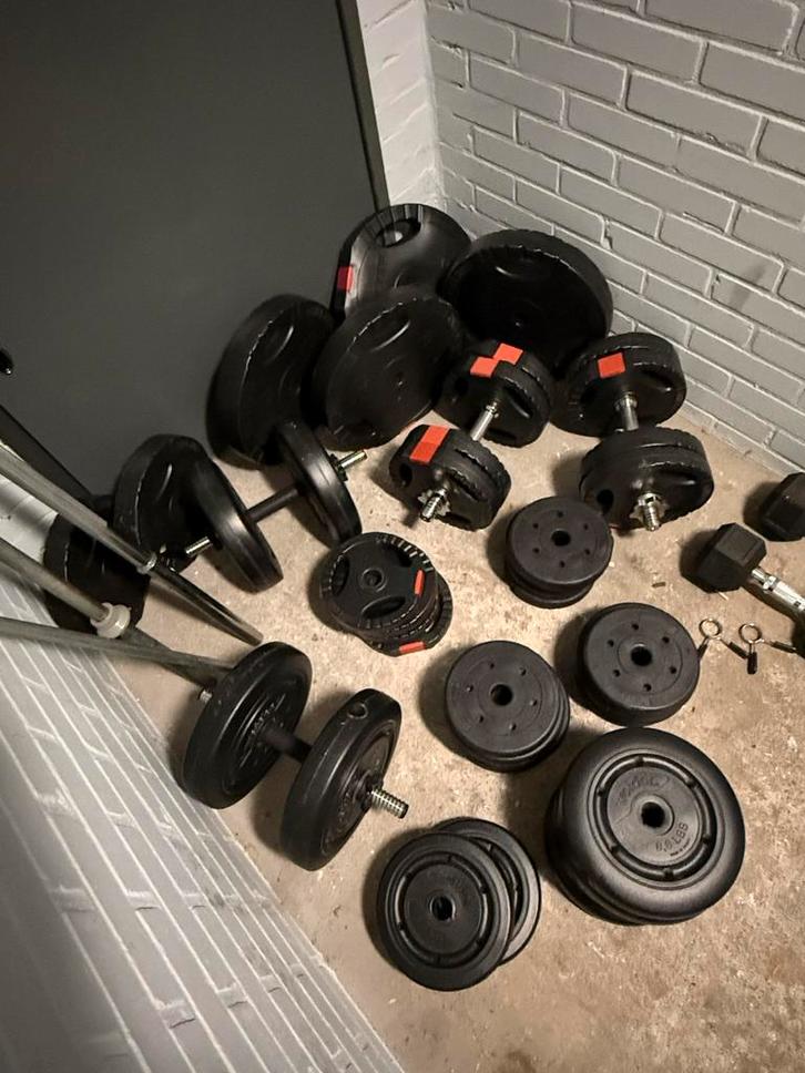 Complete Thuisgym Set te Koop - Halterbank, Gewichten, Sport en Fitness, Fitnessmaterialen, Gebruikt, Fitnessbank, Armen, Ophalen