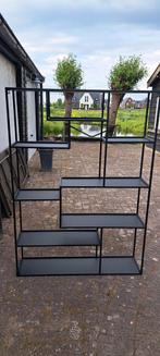 Metalen vakkenkast zwart. Voor afmetingen, zie foto's., Huis en Inrichting, Kasten | Wandmeubels, Ophalen, Zo goed als nieuw, 25 tot 50 cm