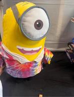 Minion Knuffel - Unieke Tie-Dye Outfit, Pluche, Overige typen, Ophalen of Verzenden, Minion