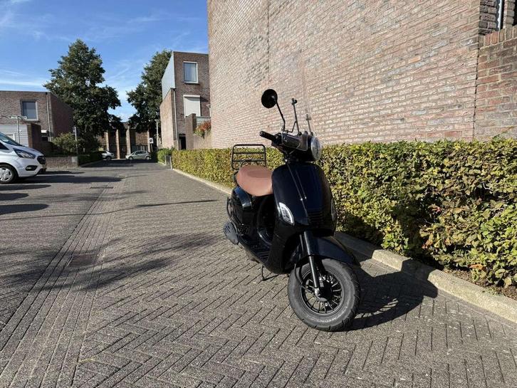 scooter senzo rivalux, Fietsen en Brommers, Scooters | Overige merken, Zo goed als nieuw, Benzine, Ophalen