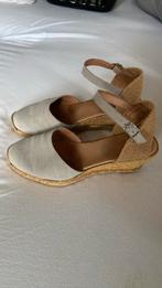 Sandalen met sleehak laag mt 40/39, Ophalen of Verzenden, Zo goed als nieuw, Grijs, Sandalen of Muiltjes