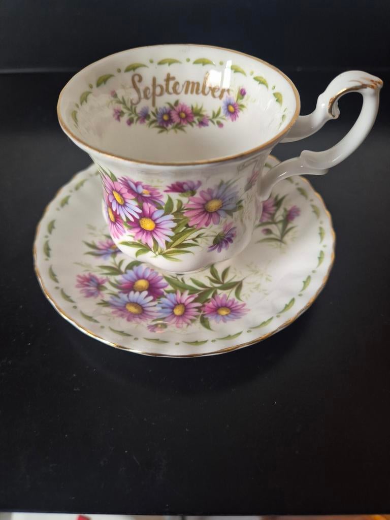 September flower of the month series, Verzamelen, Porselein, Kristal en Bestek, Ophalen of Verzenden, Zo goed als nieuw, Porselein