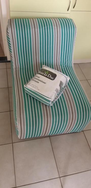 Opblaasbare stoelen beschikbaar voor biedingen