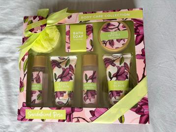 Nieuwe body care collection giftset Sandalwood Rose beschikbaar voor biedingen