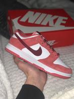 Dunk low valentine’s day(2024) (W), Nieuw, Nike, Ophalen of Verzenden, Roze