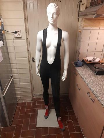 vrouwelijke paspop voor display van uniformen. beschikbaar voor biedingen