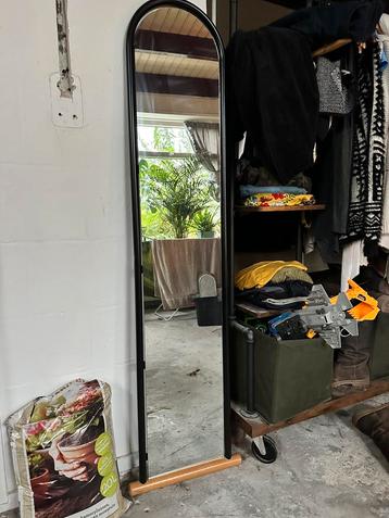 Stijlvolle Spiegel 153cm beschikbaar voor biedingen