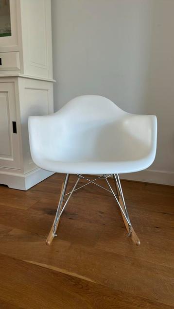 Schommelstoel | Eames replica beschikbaar voor biedingen