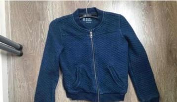 Blauw vest WE in maat 122/128 beschikbaar voor biedingen