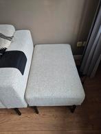 Mooie strakke hocker met zwarte stalen poten.Geen vlekken!, Ophalen, 75 tot 100 cm, Zo goed als nieuw, Stof