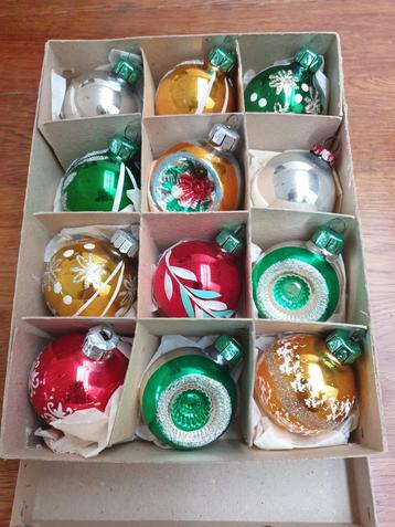 12 jaren 80 kerstballen  beschikbaar voor biedingen