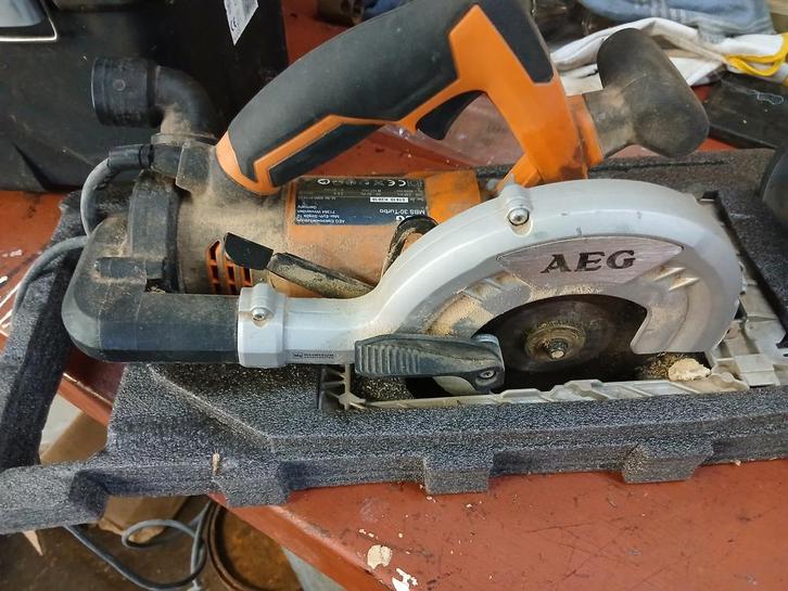 AEG kleine cirkelzaag, Doe-het-zelf en Verbouw, Gereedschap | Zaagmachines, Zo goed als nieuw, Cirkelzaag, 1200 watt of meer, 30 tot 70 mm