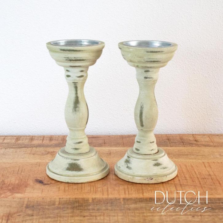 Set Rustieke Houten Kandelaars in Lichtgroen/Off-White, Huis en Inrichting, Woonaccessoires | Kandelaars en Kaarsen, Zo goed als nieuw
