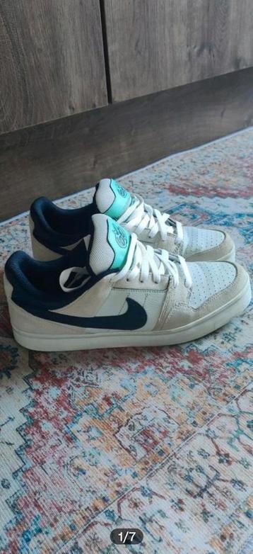 Nikes in leuke zomerse kleuren, echt z.g.a.n.! beschikbaar voor biedingen