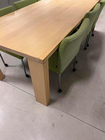 Design eettafel beschikbaar voor biedingen