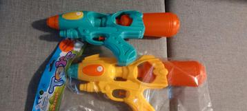 2 waterpistool  nieuw beschikbaar voor biedingen
