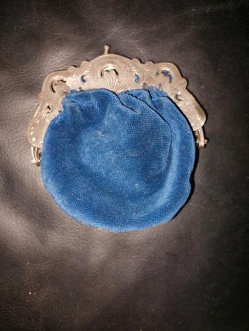 Vintage Blauw Fluwelen Beursje met Zilveren Frame beschikbaar voor biedingen