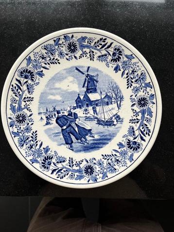 Borden Blauw Delft beschikbaar voor biedingen