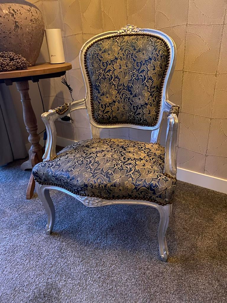 Barok stoel kinderkamer blauw/grijs - Leuning moet gelijmd, Ophalen