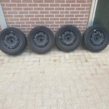 1 set winterbanden (moet weg) beschikbaar voor biedingen