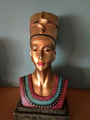 Zeer fraaie en grote buste Nefertiti! beschikbaar voor biedingen