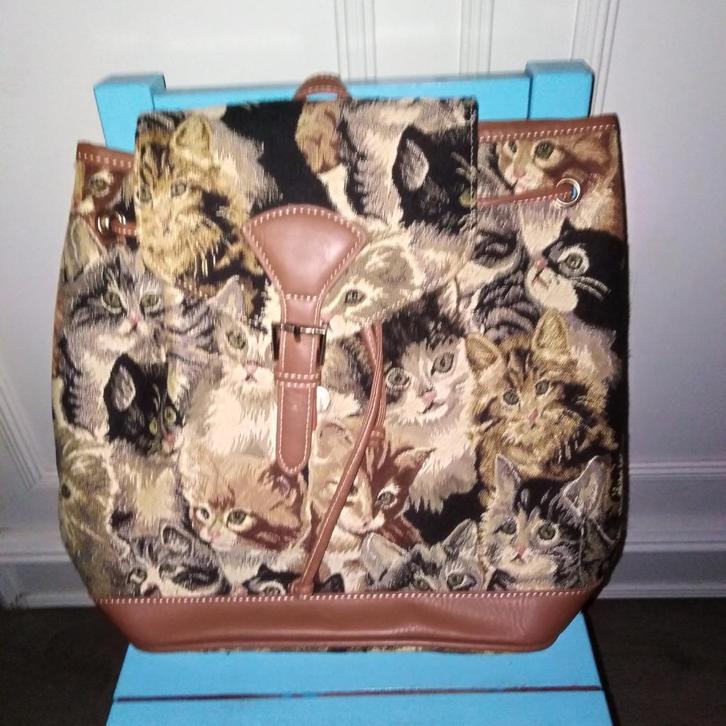 Rugzakje met poezen afbeeldingen - Signare, Sieraden, Tassen en Uiterlijk, Tassen | Damestassen, Gebruikt, Overige typen, Bruin