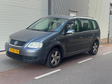 Volkswagen Touran 1.6 85KW 2003 Grijs beschikbaar voor biedingen