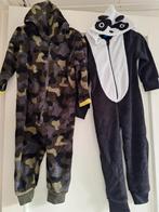 2 Onesie maat 98/110 Panda beer en leger kleuren. Warm ideaa, Nacht- of Onderkleding, Jongen of Meisje, Ophalen of Verzenden, Zo goed als nieuw