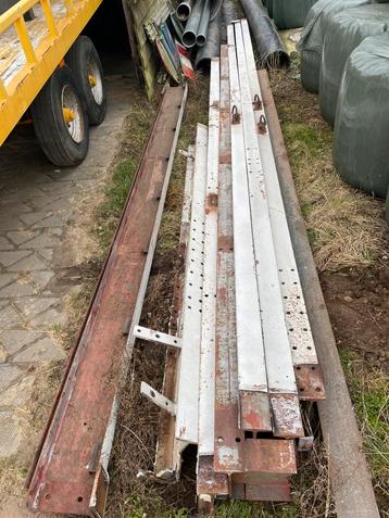 Stalen balken IPN 220 beschikbaar voor biedingen