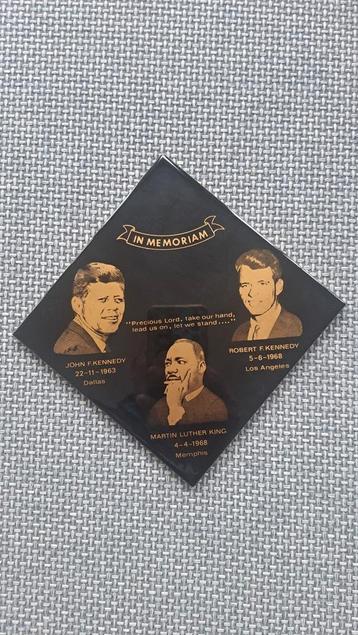 tegeltje: In memoriam JF + RF Kennedy & ML King beschikbaar voor biedingen