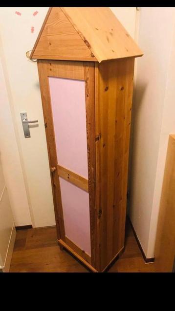 Mooie houten strand huis kleding kast Moet Weg  beschikbaar voor biedingen