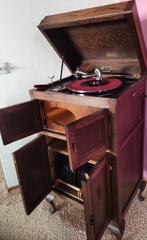Antieke grammofoon met 50 platen, Ophalen