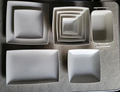 Squito Yong serviesset wit vierkant 71 delig, Huis en Inrichting, Keuken | Servies, Zo goed als nieuw, Bord(en), Porselein, Ophalen