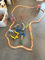 Houten treinbaan met allerlei accessoires., Kinderen en Baby's, Speelgoed | Houten speelgoed, Ophalen of Verzenden, Gebruikt, Overige typen