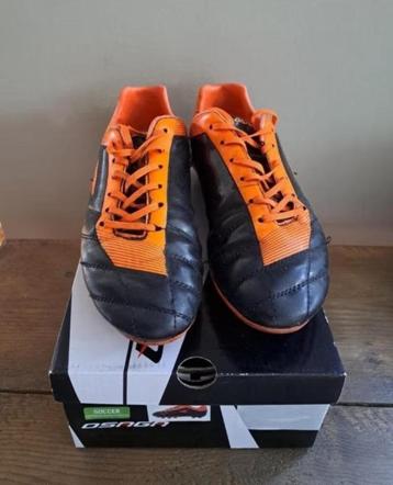 Voetbalschoenen (Osaga) maat 39 beschikbaar voor biedingen