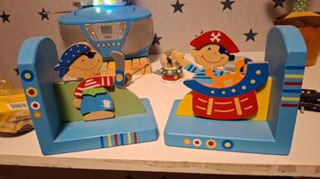 Houten Boekensteunen Piraten beschikbaar voor biedingen