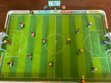 Playmobil voetbalveld + poppetjes beschikbaar voor biedingen