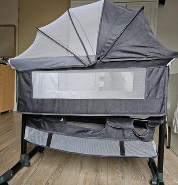 Babywiegje (Co-sleeper / Reisbed) met klamboe  beschikbaar voor biedingen
