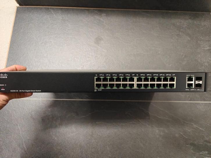Cisco SG200-26 switch, Computers en Software, Netwerk switches, Gebruikt, Ophalen