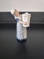 Vintage Porseleinen Beeldje Meisje met Mand, Ophalen of Verzenden