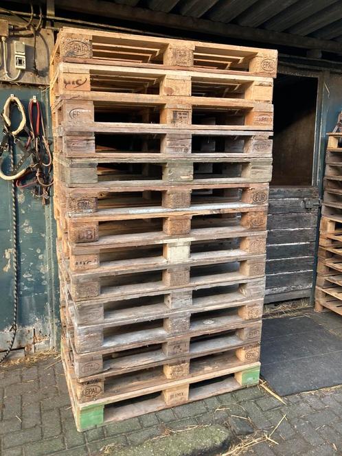 Europallets en gewone pallets leuk voor tuinmeubels, Doe-het-zelf en Verbouw, Hout en Planken, Zo goed als nieuw, Pallet, Overige houtsoorten