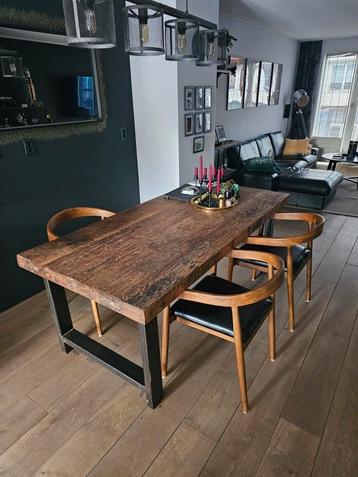 Mooie designer's eettafel. Ruw eikenhout + metaal.  beschikbaar voor biedingen