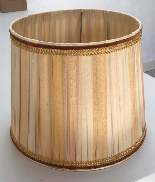 Lampenkap- vintage-retro- zijde-frame- beige/zandkleur/geel, Huis en Inrichting, Lampen | Lampenkappen, Gebruikt, Minder dan 25 cm