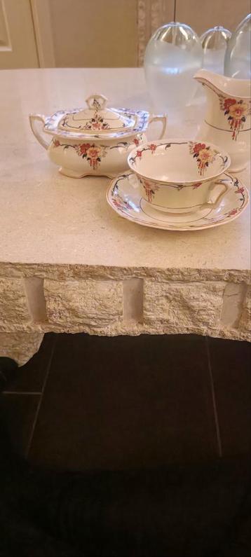 Engels Theeservies - Kop, Schotel, Suikerpot & Melkkan beschikbaar voor biedingen