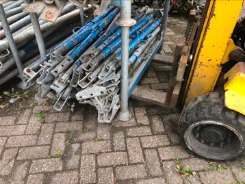 Zwaar last schoor stempels . Duw en trek schoren . Schoren  beschikbaar voor biedingen