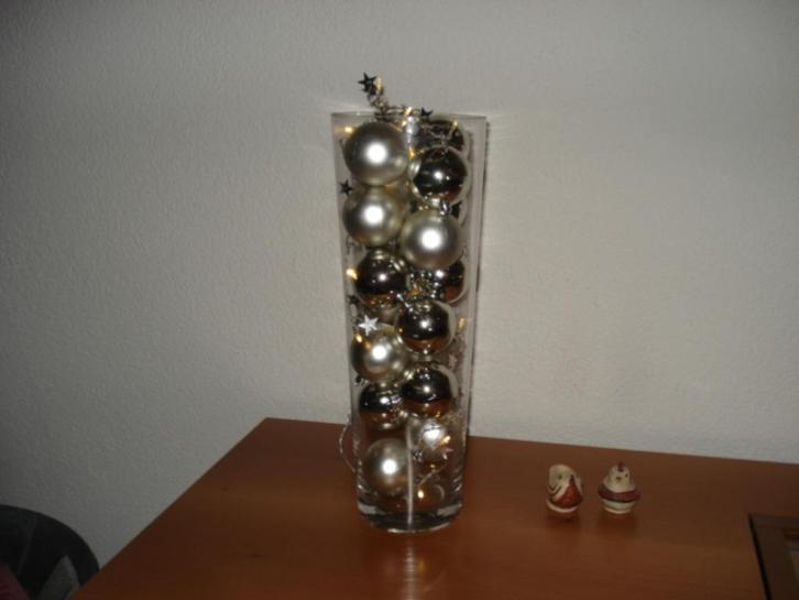 Vaas zilveren kerstballen kerst kerstmis decoratie nu 5 euro, Diversen, Kerst, Zo goed als nieuw, Ophalen of Verzenden