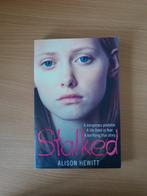 Stalked - Alison Hewitt, Ophalen of Verzenden, Zo goed als nieuw, Alison Hewitt, Amerika