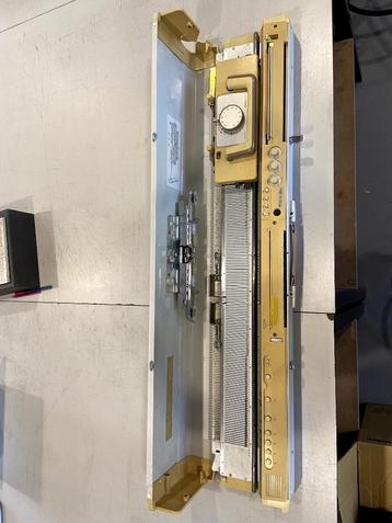 Empisal Knitmaster Breimachine  beschikbaar voor biedingen