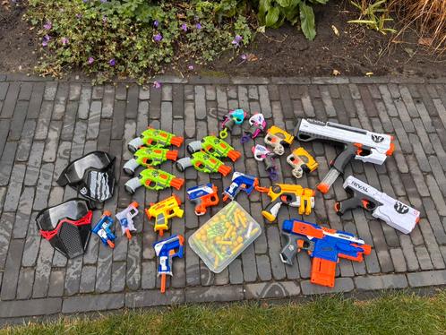 Nerf en Rival blasters met pijltjes en balletjes, Kinderen en Baby's, Speelgoed | Buiten | Actiespeelgoed, Gebruikt, Ophalen of Verzenden